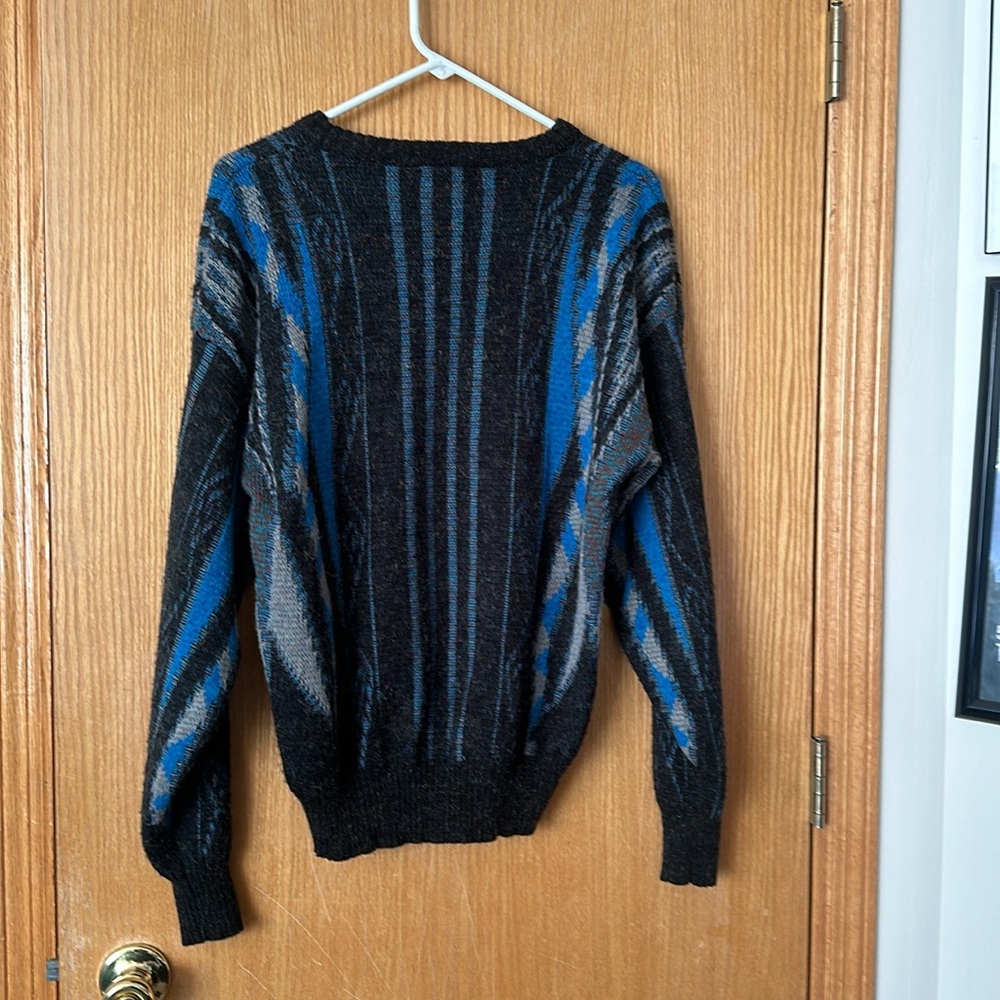 Sweater - Picture 4 of 4